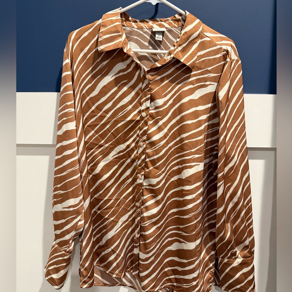 a new day Brown and White Zebra Print Blouse EUC Size M